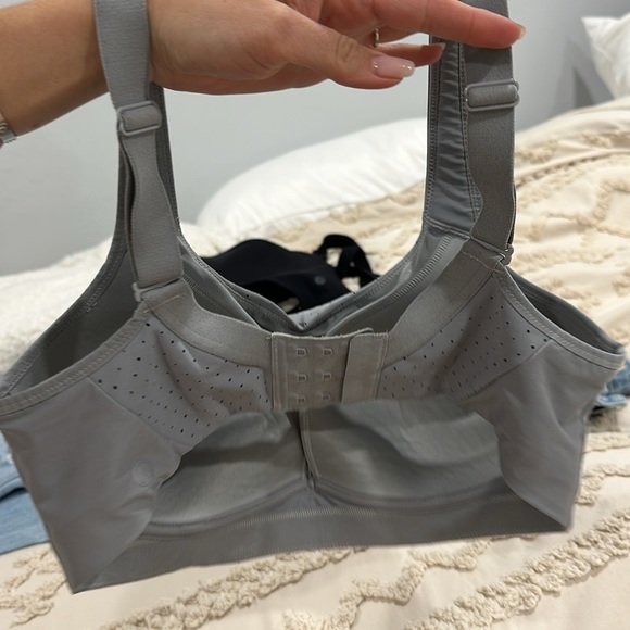 Lululemon sports bra - Picture 4 of 4